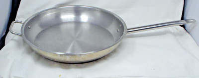WinCo Commercial-Grade NSF Stainless Steel 14'' Fry Pan w/Assist Handle SSFP-14
