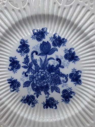 Blue White Plate Floral Decorative Reticulated Scalloped Edge Blue Rim 10 inch - Picture 3 of 10