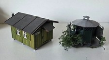 2 Gebäude , Toil. Häuschen ist aus Metall ,...