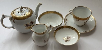 Schönes kleines Royal Copenhagen Teeservice, 6 Teile im goldenen Korb Design