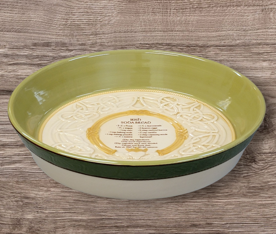 GRASSLANDS ROAD 9" Irish Soda Bread Baking Dish with Recipe Celtic