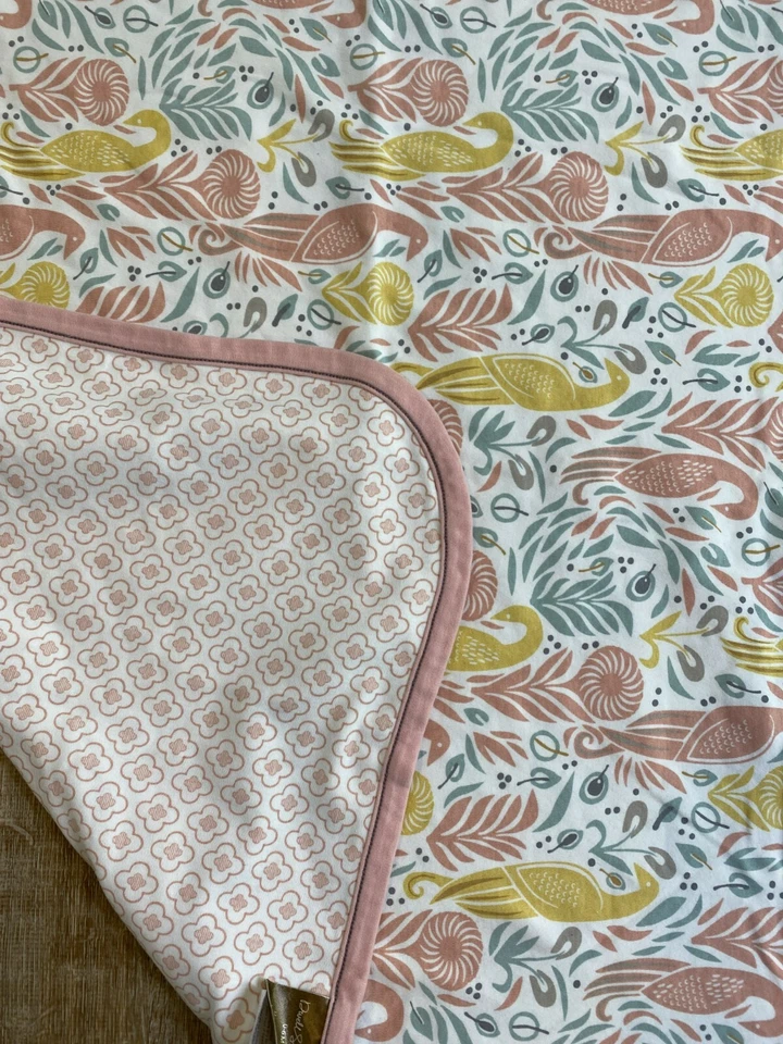 Cobertor de bebê Dwell Studio boêmio pavão estampa floral dupla face 100% algodão - Imagem 2 de 4