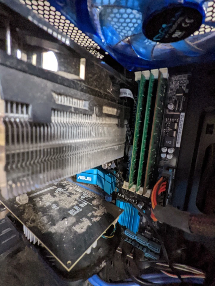 PC con Windows 10 l AMD FX-4300 4 núcleos l 8 GB RAM l Nvidia GeForce GTX 1050 Ti Foto 2 de 4