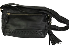 Great American leather Cross Body Shoulder handbag shoulder Lots Of Zip pockets