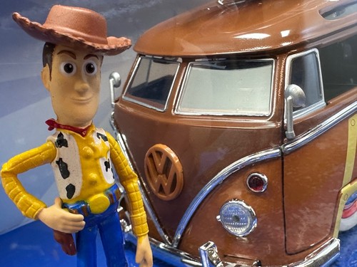 SHIPS FREE! Jada Disney Pixar TOY STORY Woody & Volkswagen 21 Window T1 VW Bus - Picture 2 of 15