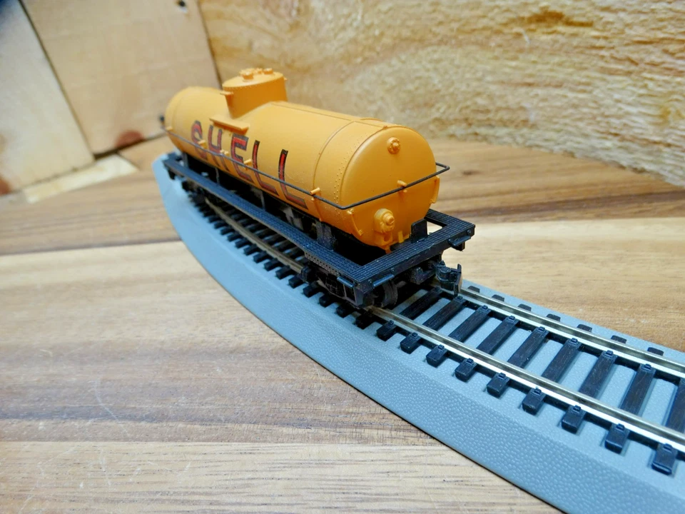 TYCO HO Scale 43' SHELL Single Dome Tank Car - Image 3 of 4