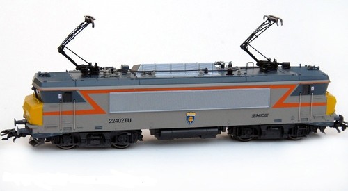 Märklin: Electric Tunnel Loco BB 22200 of the SNCF #83320 Digital-NEW OLD STOCK! - Picture 1 of 14