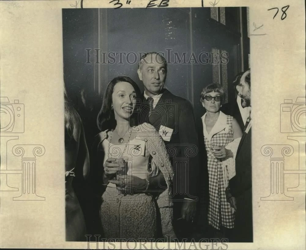 1975 Press Photo Patrons waiting for roast beef sandwiches-New Orleans Symphony