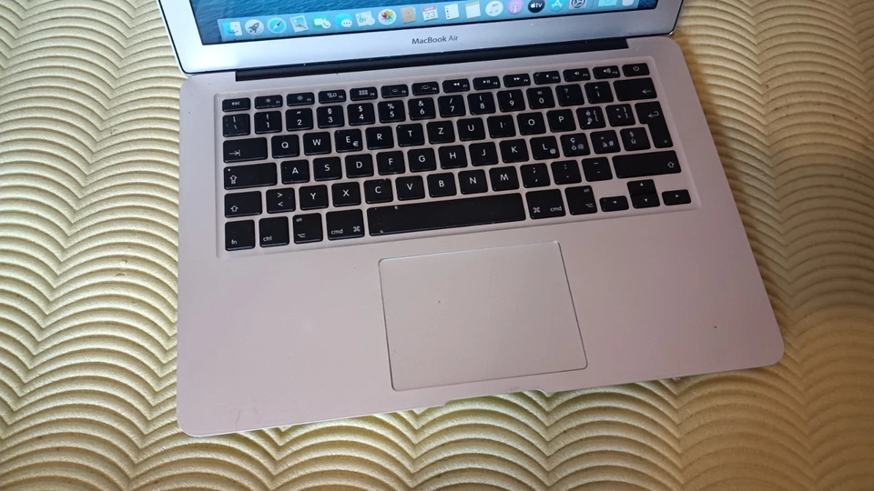macbook air a1466 13,3" 2012 i5 4gb 128gb ssd OSX CATALINA - Immagine 2 di 4
