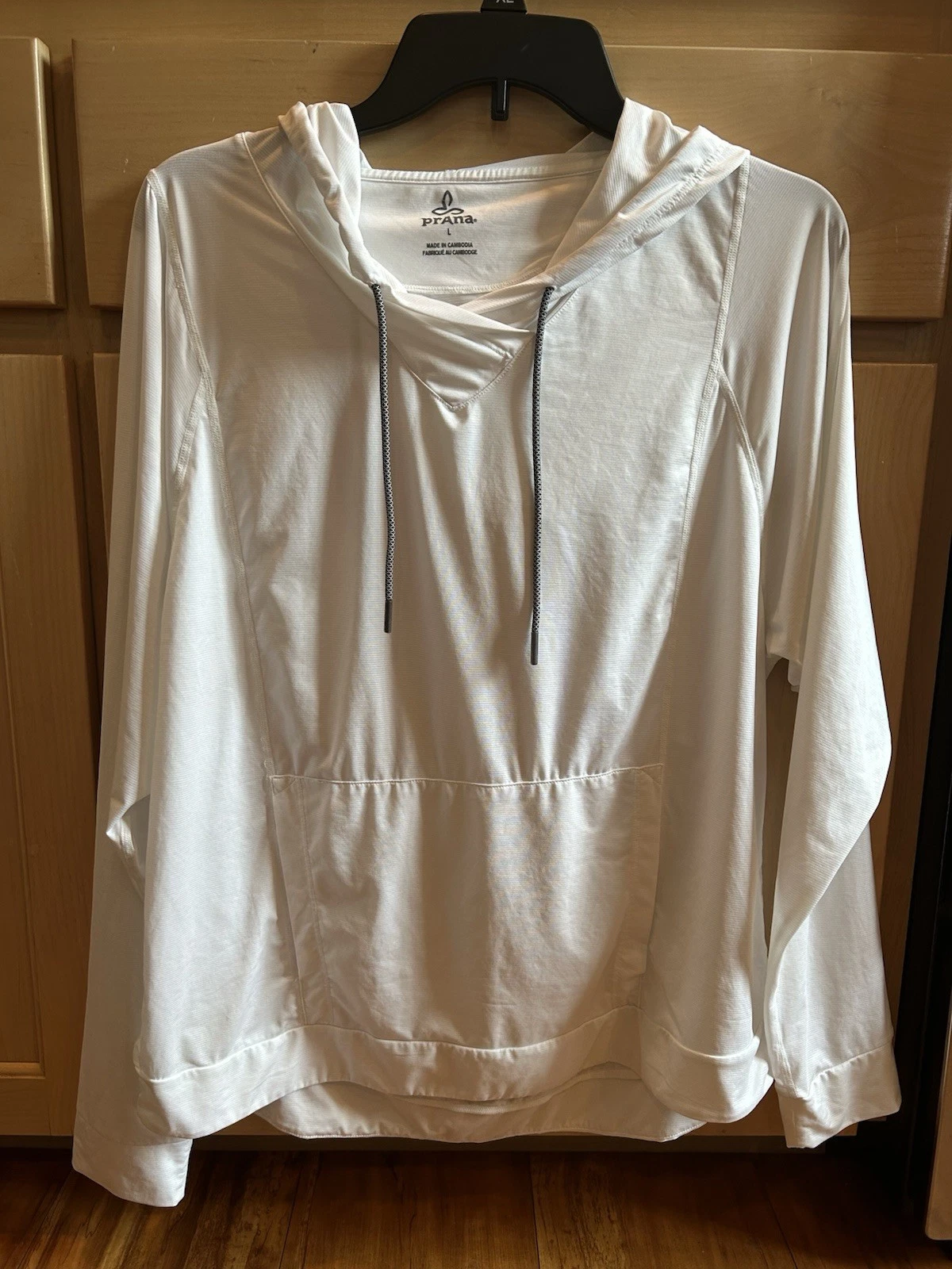 Prana Women’s L White Hoodie Pullover Lightweight Sweatshirt Kangaroo Pocket