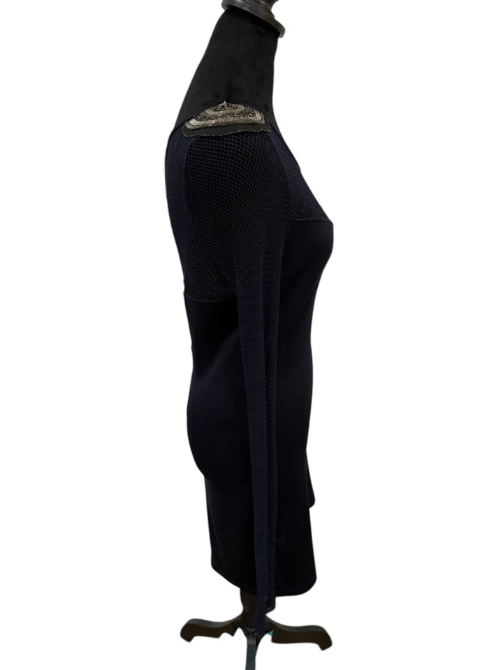 Charlotte Russe 海军蓝迷你连衣裙,网眼袖和铆钉肩部细节 — 第 4/4 张图片