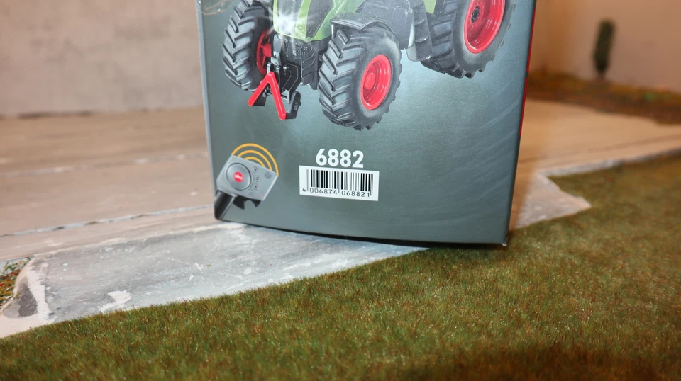 Siku 6882 in 1:32,  Claas Axion 850 Control mit Pistolen-FB, NEU in OVP - Bild 3 von 3