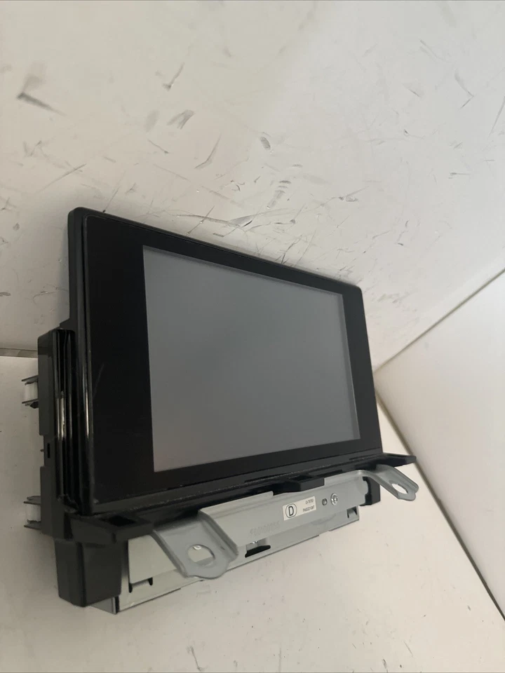 2014 LEXUS CT200H RADIO INFORMATION DISPLAY SCREEN OEM 86111-76070 - Изображение 2 из 4