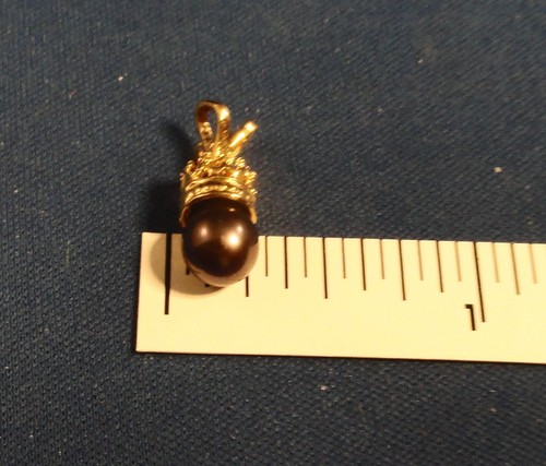 Petite 6 mm colgante perla negra con diamante de acento - Imagen 4 de 4