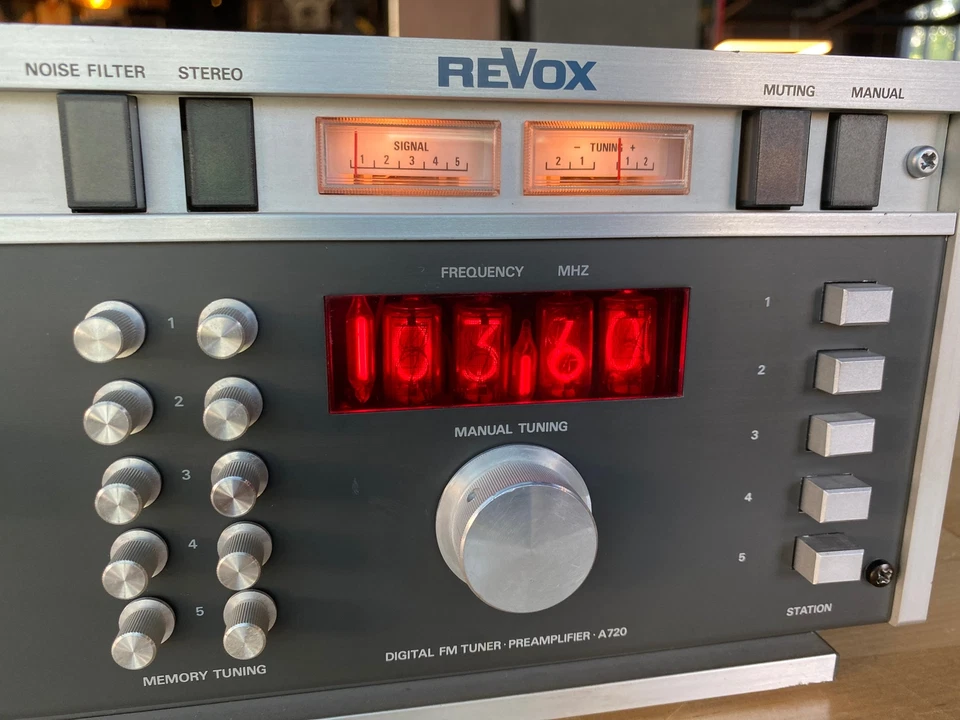 Тюнер предусилителя ReVox A720 с великолепным дисплеем трубки Nixie - Изображение 2 из 4