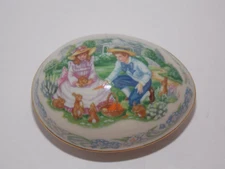 LENOX - "SHARING EASTER GIFTS" Easter Egg 1991 - USA