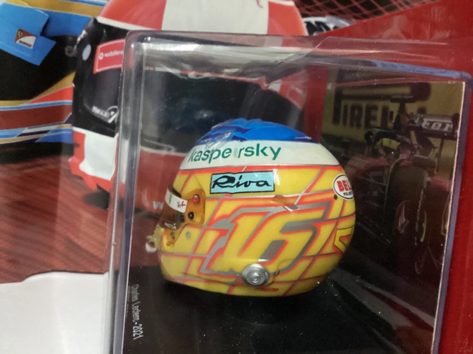Caschi piloti  Ferrari CHARLES LECLERC 2021 GP FRANCIA  1:5, nuovo in teca - Immagine 4 di 4