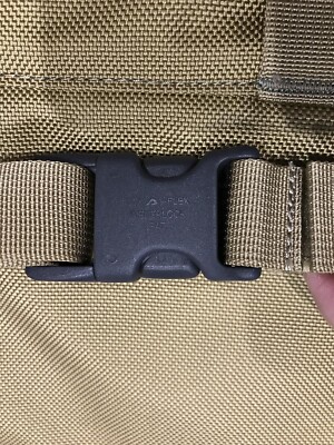 ★THE NORTH FACE★SUPER MESSENGER BAG L★ The North Face Base Camp Messenger Bag SAMPLE NWT 15in 30L