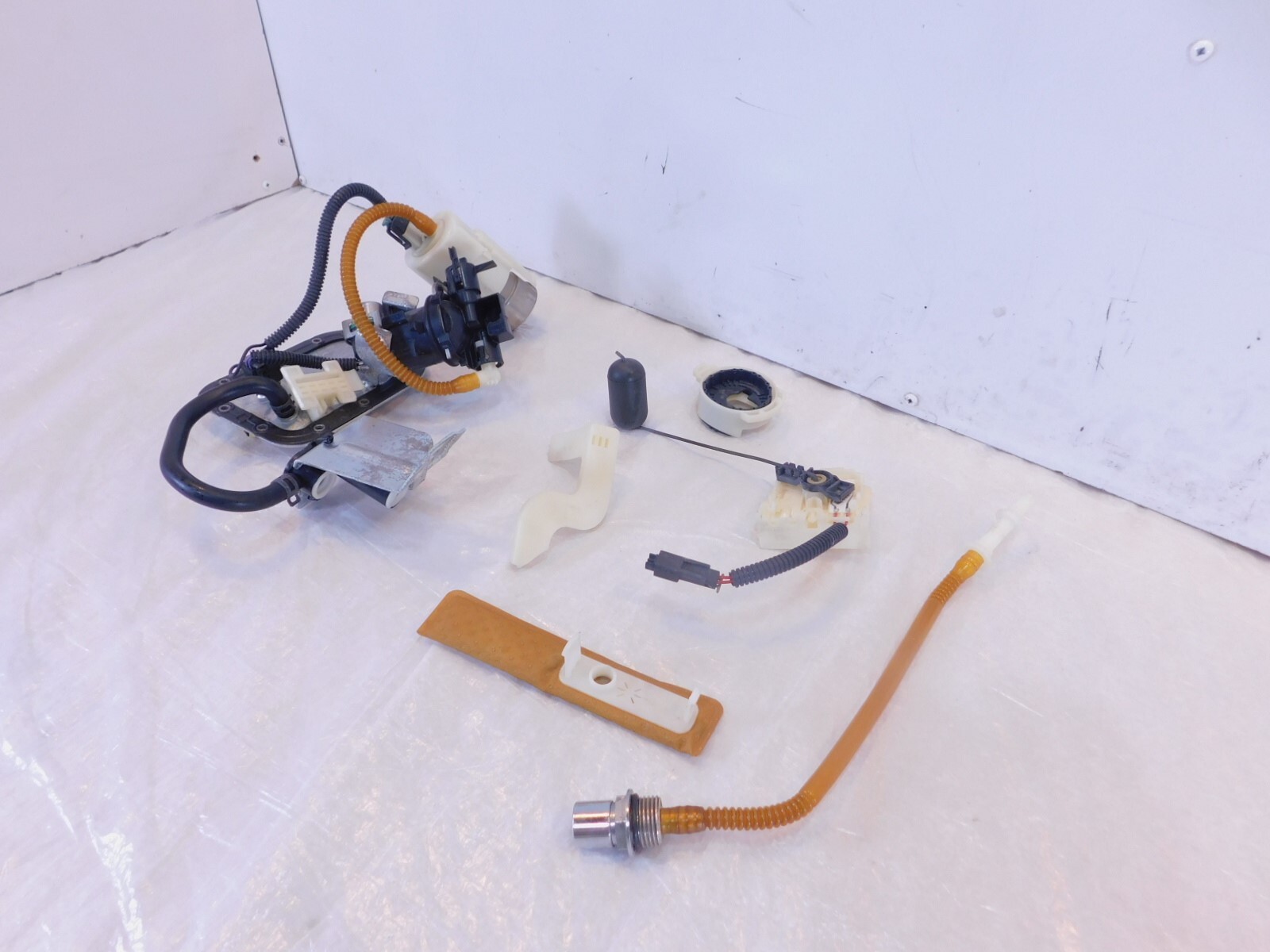 11 Harley Softail Deluxe Fuel Gas Pump EFI 75141-11 for sale 