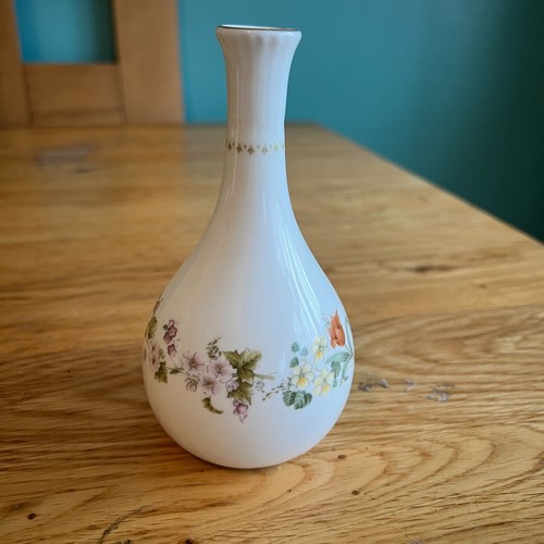 Wedgwood 'Mirabelle' Miniature Bud Vase - Picture 3 of 9
