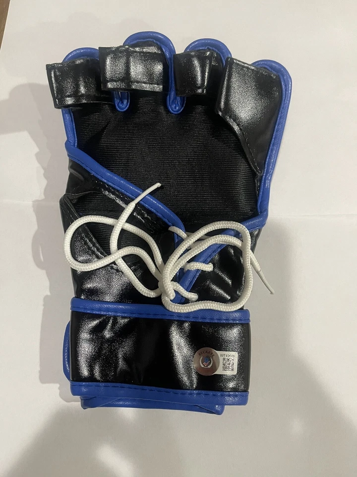Fedor Emelianenko Signed Autographed PRIDE Glove Beckett BAS COA b - Image 3 of 4