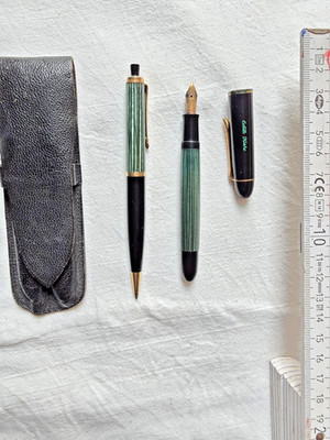 Pelikan Kolbenfüller und Druckbleistift im Lederetuit verm. 50er Gravur