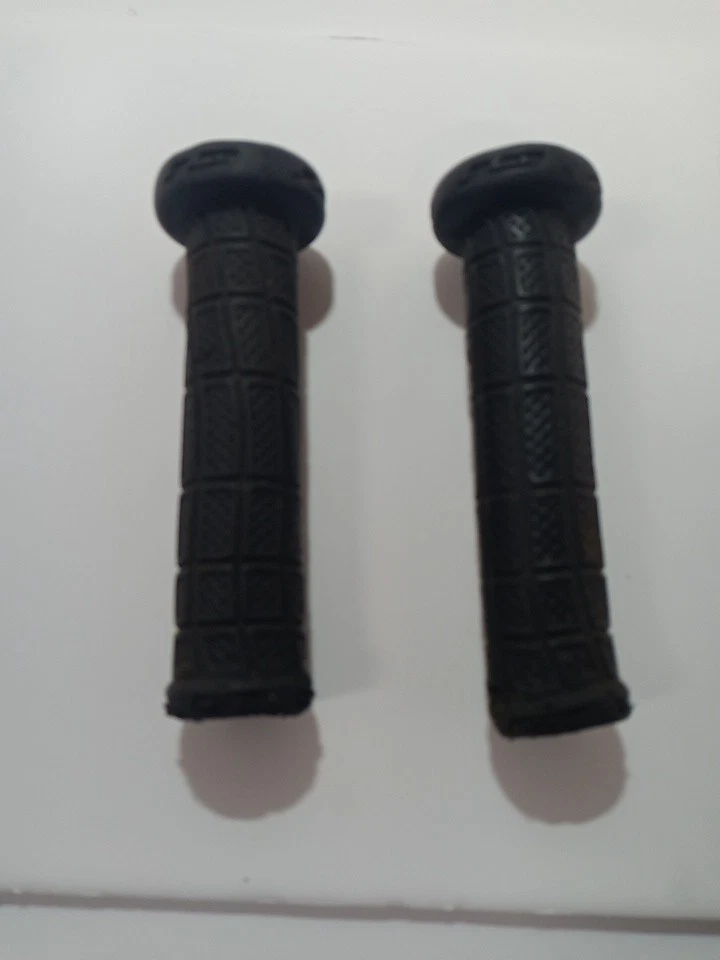 GT Vertigo BMX 2001 复古旧学校把手原装握把 — 第 2/4 张图片