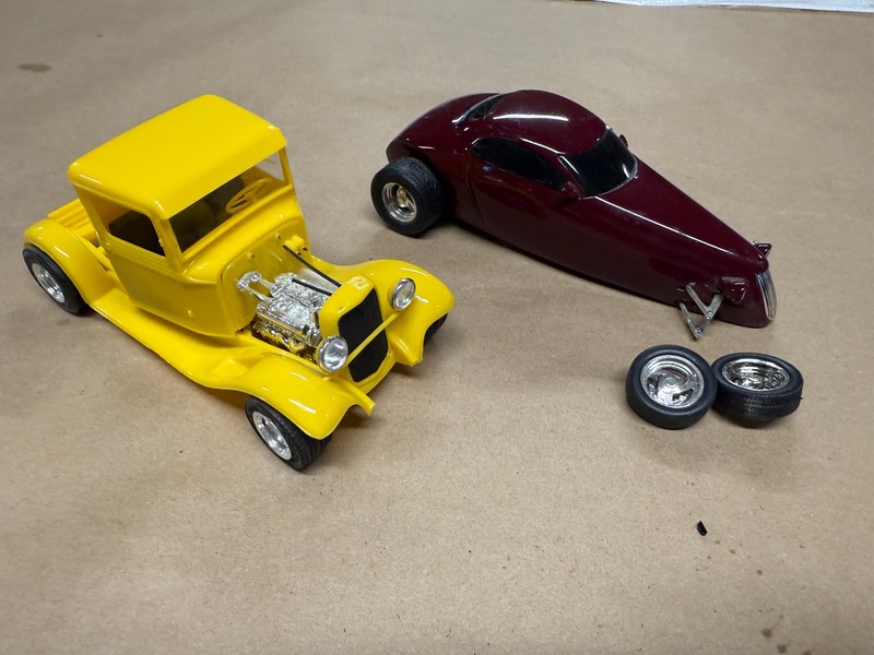 Lindberg 1934 Ford Pickup Truck 1/25 SCALE MODEL BUILT UP & Testers AlumaCoupe