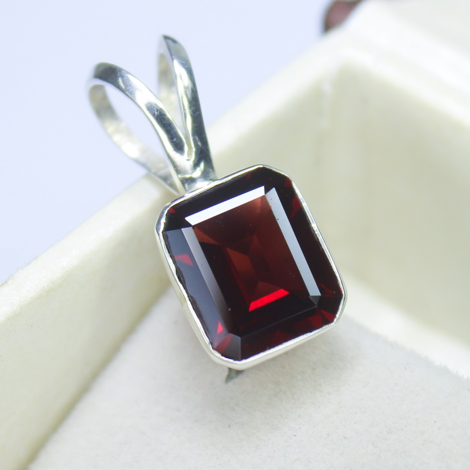 Natural Red Garnet  Vintage Pendant With 925 Sterling Silver 3.00 Grams