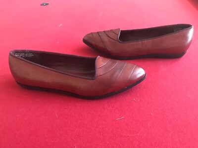 PREDICTIONS WOMANS SHOES BURGUNDY 6.5