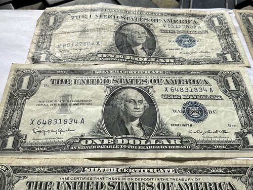 TEN (10) U.S. 1957 $1.00 SILVER CERTIFICATE DOLLAR BILLS ALL 68 YEARS OLD. - Picture 9 of 17