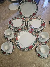 Vintage Tienshan Deck the Halls Poinsettia Christmas 16-Piece Dinnerware Set
