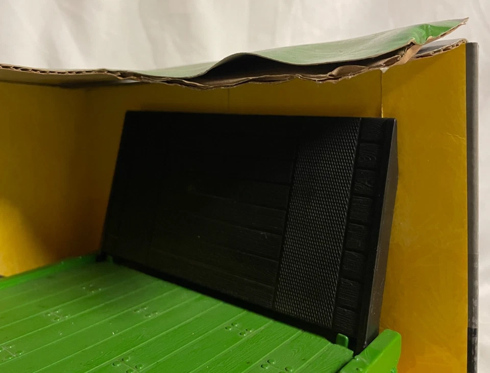 ERTL John Deere 1:16 Implement Trailer Flatbed Machinery in Box - Image 4 of 4