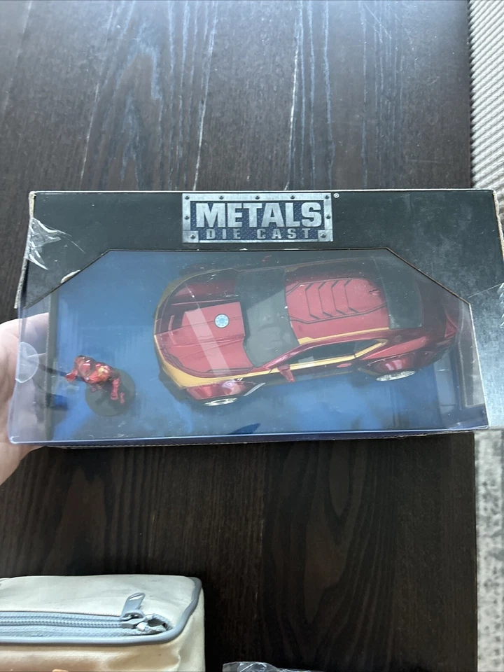 1:24 JADA TOYS Marvel Avengers Metals Die Cast *Iron Man* y *Chevy Camaro 2016* Foto 3 de 4