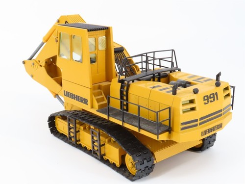 Liebherr R991 Mining Excavator - Conrad 1:50 Scale Diecast Model #2823 - Picture 8 of 12