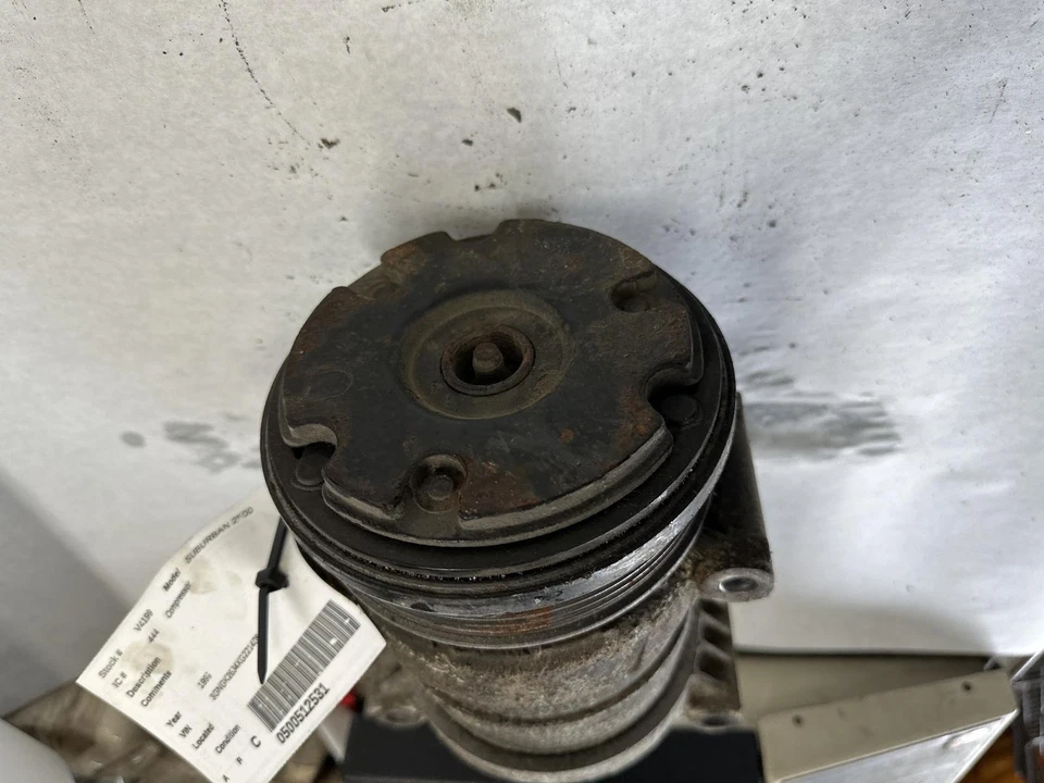 Compresor de aire acondicionado usado se adapta a: Chevrolet Suburban 2500 1999 grado C Foto 3 de 4