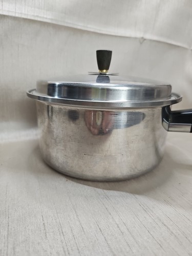 Prestige 8.5" Tri-Ply 18-8 Stainless Steel Pot & Lid w/Brass Trim - Picture 5 of 13