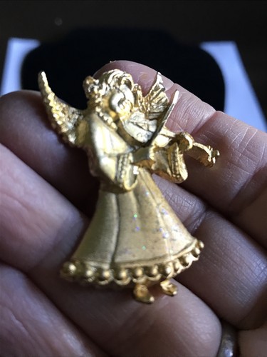 Angel Playing A violin Gold Tone Glittery Sparkle Pin Brooch - Picture 4 of 4
