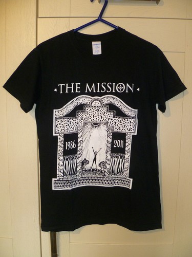 THE MISSION - 2011 ORIGINAL "XXV ANNIVERSARY TOUR" BLACK T-SHIRT (S) - Foto 1 di 2