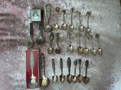 23 NORWEGISCHE SOUVENIRLÖFFEL TEILS VERSILBERT SILBER METALL & STREICHHOLZSCHACHTELHALTER