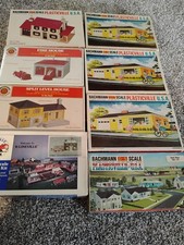 8 pc. VINTAGE PLASTICVILLE TRAIN VILLAGE BULDINGS
