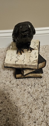 Black Raven Red, Light up Eyes, Standing On Spell Books Halloween Decor - Bild 2 von 5