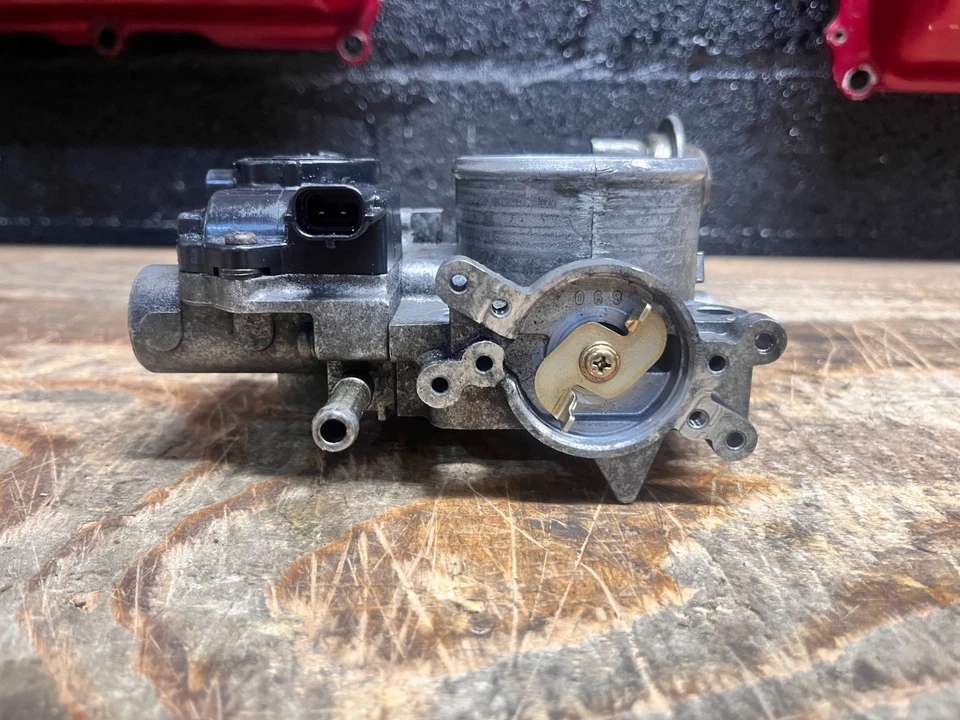 1990-1993 Mazda Miata MX-5 NA 1.6L Engine Air Throttle Body Valve Assembly - Image 4 of 4