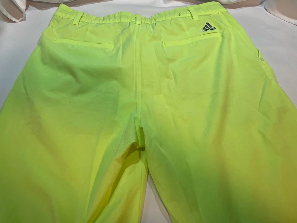 Pantalones cortos de golf Adidas Climalite para hombre talla 34 amarillo neón frente plano Foto 4 de 4