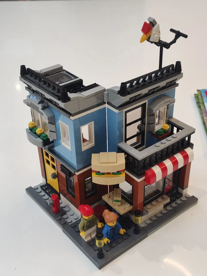 LEGO Creator 31050 Corner Deli, photo 2 of 4