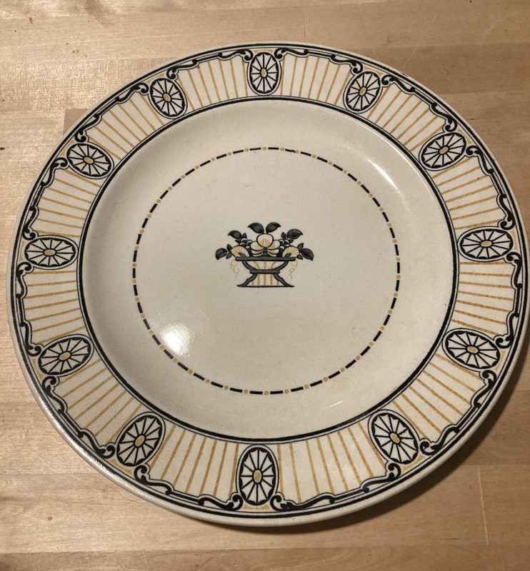 Vintage Wedgwood Chippendale Etruria England Round 10” Dinner Plate