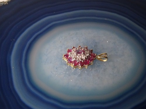 Gorgeous Vintage 10K Yellow Gold Ruby Cluster Pendant 1.39g - Picture 5 of 11