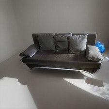 Kleines Sofa mit Bettkasten