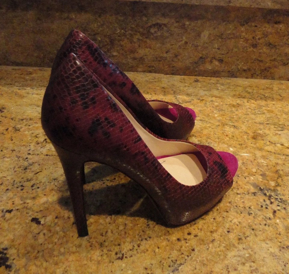 Boutique 9 Pumps Platforms Size 8 Snakeskin Embossed Pink Black Peep Toe! - Image 4 of 4