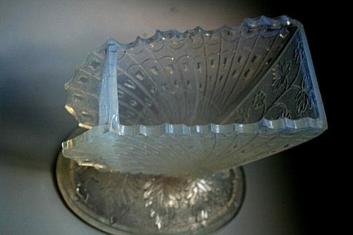 RARE ANTIQUE ART DECO PERIOD OPALESCENT GLASS VASE - POSSIBLY BACCARAT - Picture 7 of 7